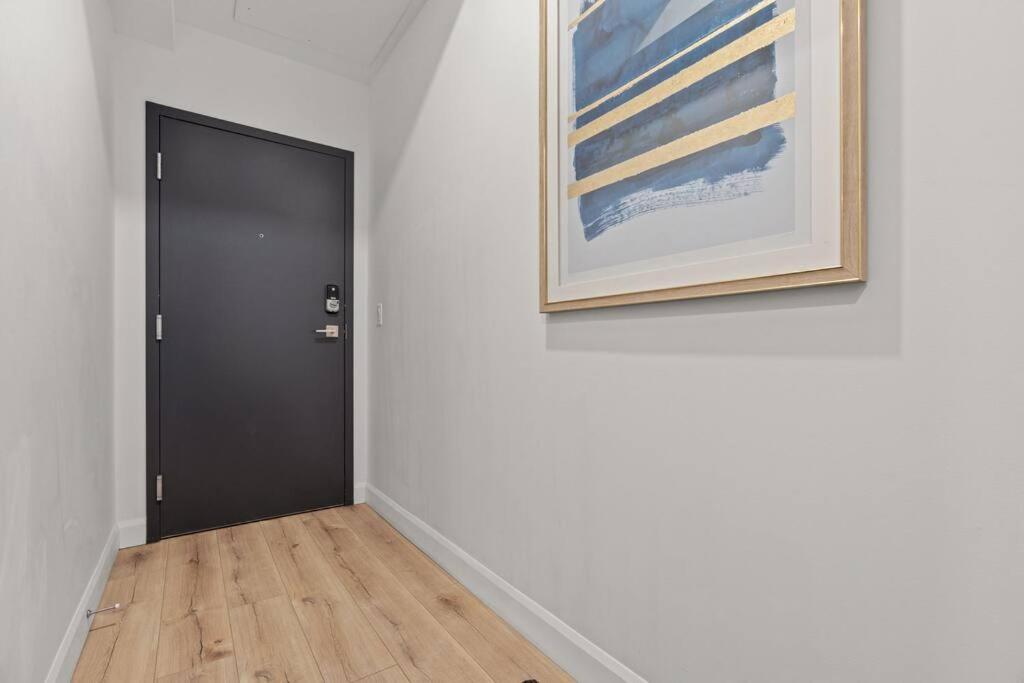 Initial / Art-deco / Apartment